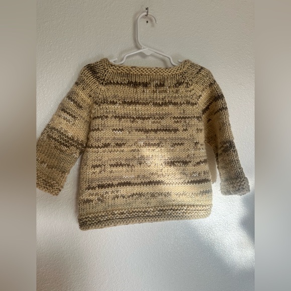 Beautiful and well made hand made sweater. Size 3t - Picture 3 of 4